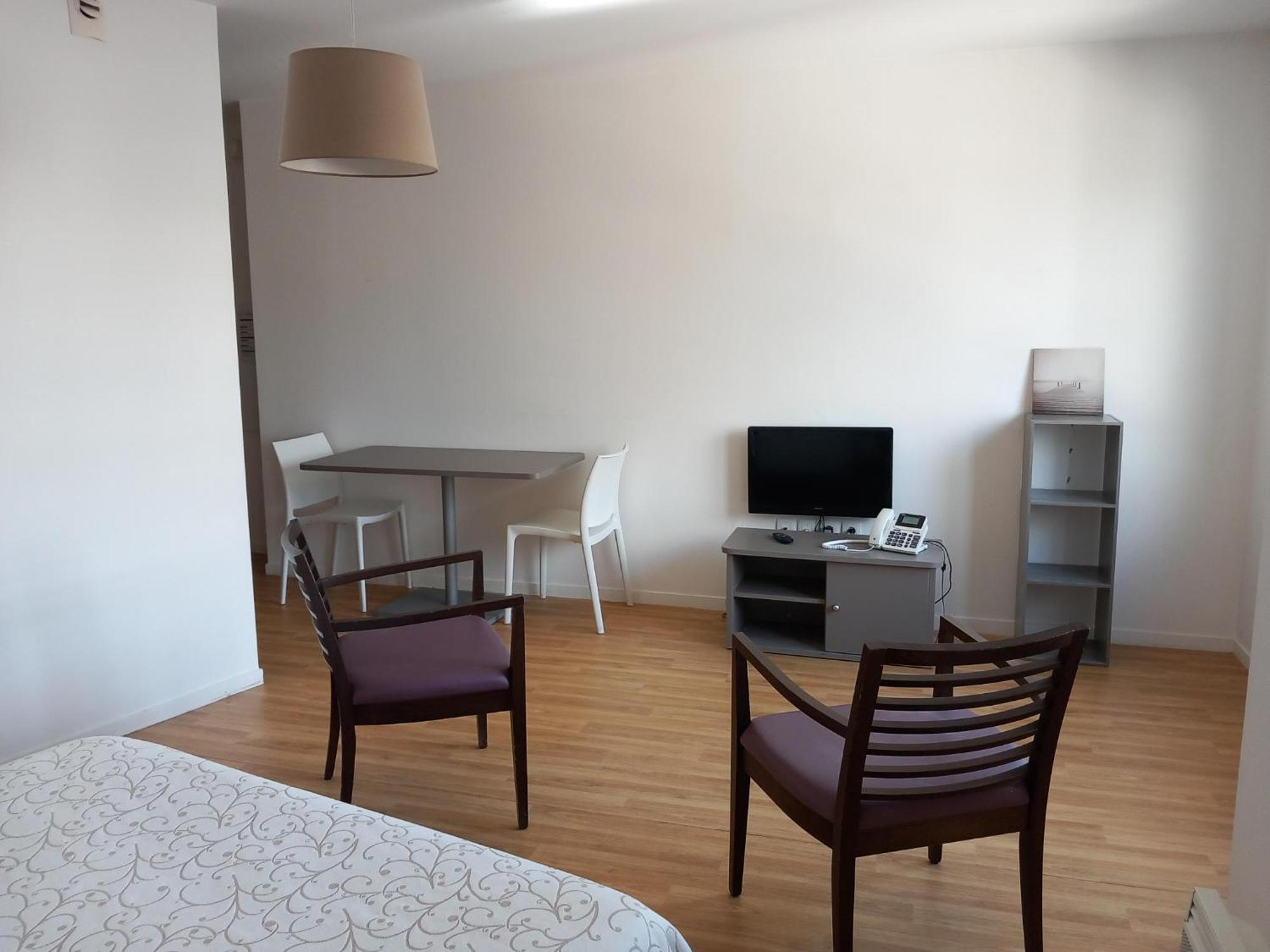 Residence Services Seniors Espace Et Vie לה מאנש מראה חיצוני תמונה